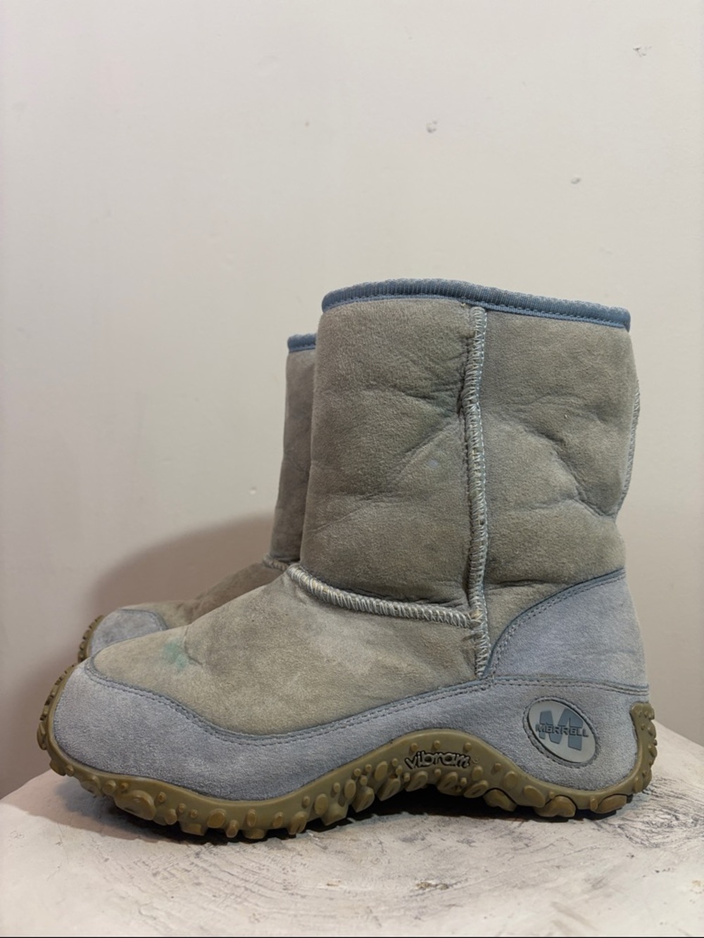 Pale Baby Blue Merrell Vibram Women's Winter Pull-On Shearling Leather Boots